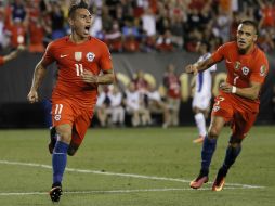 Dos goles Eduardo Vargas (15 y 43) y de Alexis Sánchez (50 y 89) confirmaron la presencia de La Roja en la siguiente ronda. AP / M. Slocum