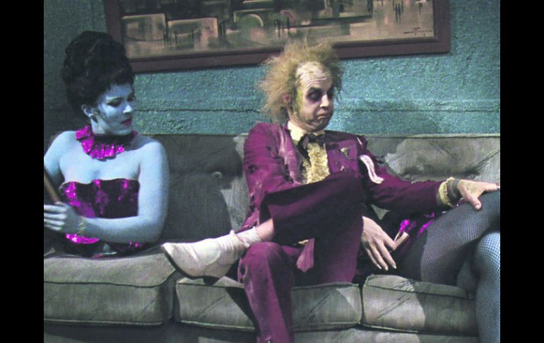 Humor. Beetlejuice (a la derecha, encarnado por Michael Keaton), fue una de las películas más taquilleras de 1988. ESPECIAL / Warner Bros.