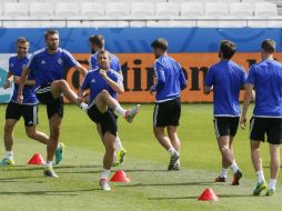 Jugadores de la Selección de Irlanda del Norte entrenan antes de que se desarrolle el partido. EFE / S. Dolzhenko