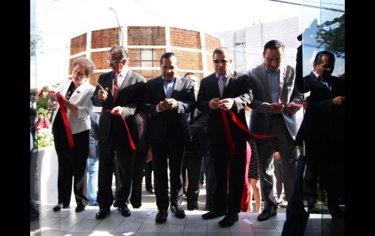 El titular de la Fiscalía, Eduardo Almaguer acudió a la inauguración de las instalaciones. ESPECIAL / Fiscalía del Estado