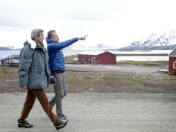 John Kerry se trasladó a Ny-Alesund, el poblado más septentrional en el mundo. EFE / H. Mosvold