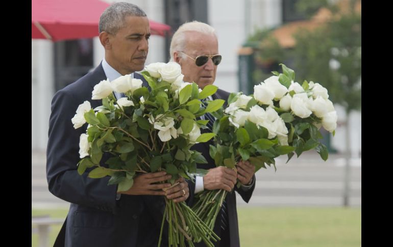 Obama y el vicepresidente Joe Biden se reunieron con familiares de las víctimas mortales del tiroteo. AFP / S. Loeb