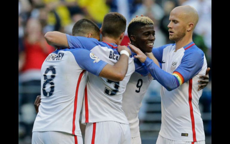 Los goles fueron de Clint Dempsey y Gyasi Zardes. AFP / J. Redmond