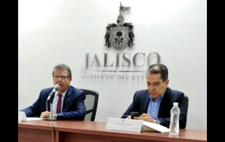 José Palacios Jiménez (i), durante el informe de resultados de su gira por Europa. TWITTER / @SedecoJalisco