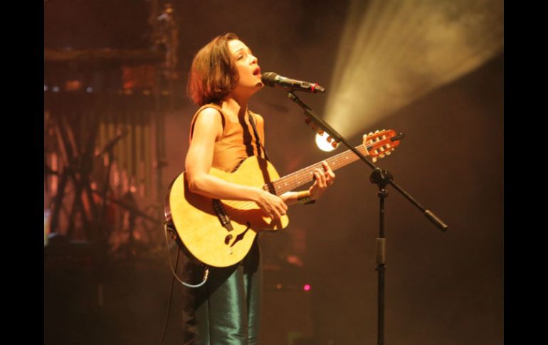 'Hasta la raíz'. María Natalia Lafourcade Silva, anoche frente al público en el Teatro Diana. EL INFORMADOR / F. Atilano