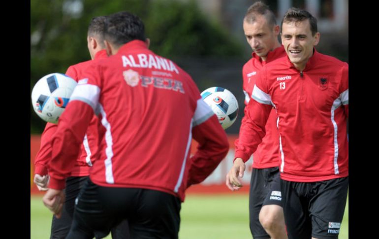 La Selección de Albania entrena antes de llegar al partido que se celebrará este domingo a las 14:00 horas tiempo de México. AFP / F. Tanneau