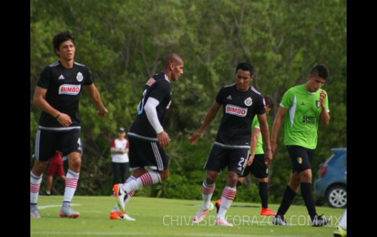 A pesar de las dos alineaciones, Chivas consigue victorias iguales que terminan con marcadores de 2-1. ESPECIAL / chivasdecorazon.com.mx