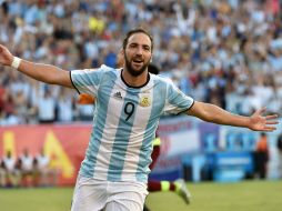 Gonzalo Higuaín metió goles en los minutos ocho y 28. AFP / N. Almeida