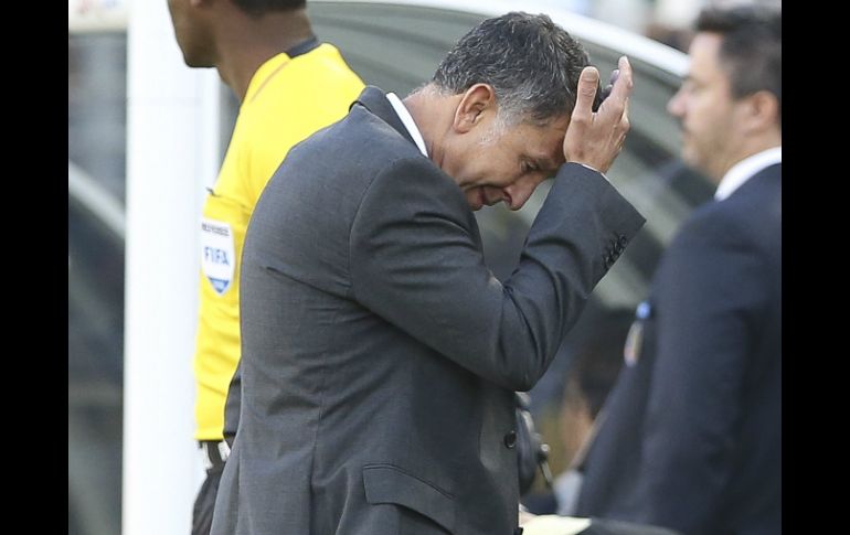 Osorio luce triste tras la goliza a México. EFE / D. Fernández