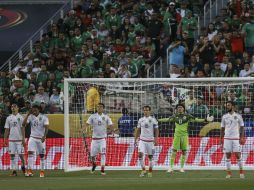 Sin palabras. Elementos de la Selección Nacional estaban abatidos al terminar el partido de ayer. MEXSPORT /