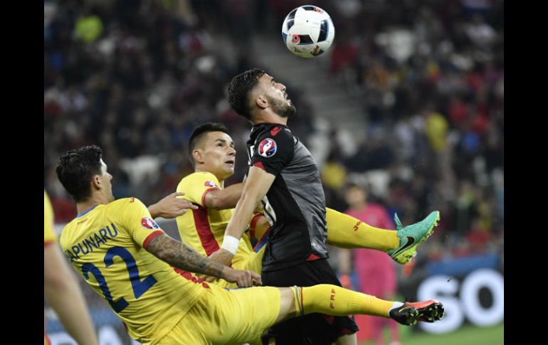 Armando Sadiku, con un remate de cabeza a centro de Ledian Memushaj en el minuto 43, logró el único gol. AFP / J. Pachoud