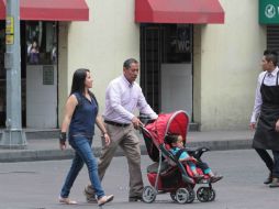 En México son casi nulos los mensajes dirigidos a los padres como cuidadores primarios de los hijos. NTX / G. Granados