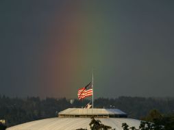 Todas las banderas deben ser colocadas a media asta en honor a las víctimas del ataque en Orlando hasta el jueves. AP / T.S. Warren