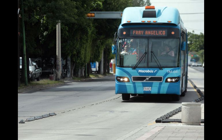 Se debe considerar que los camiones del Macrobús son grandes y pesados, por lo que no tienen mucho margen de frenado. EL INFORMADOR / M. Vargas