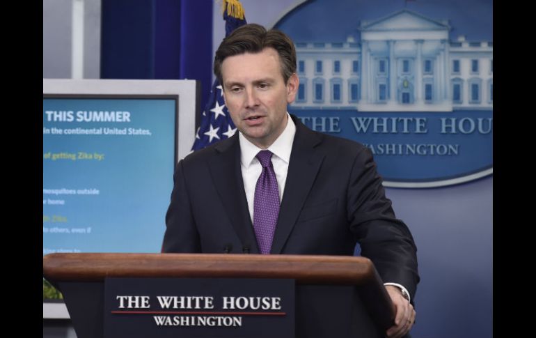 Josh Earnest, portavoz de la Casa Blanca, dice que Obama reconoce que son los británicos quienes deben decidir. AP / S. Walsh