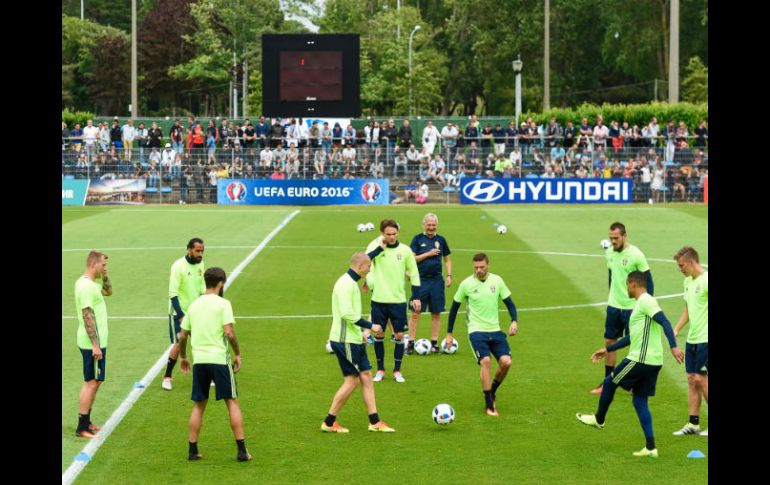 Futbolistas suecos realizan prácticas en Saint-Nazaire, antes de que se celebre el encuentro. AFP / J. Nackstrand