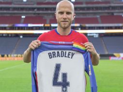 El jugador también subastará el brazalete arcoiris que utilizó en los cuartos de final de la Copa América. TWITTER / @ussoccer