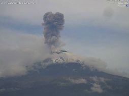 La Segob recomienda no acercarse al coloso debido al peligro que implica la caída de fragmentos balísticos. TWITTER / @webcamsdemexico