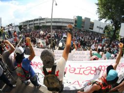 En Guadalajara, cientos de personas participaron en una manifestación solidaria con los maestros de Oaxaca. EL INFORMADOR / R. Tamayo