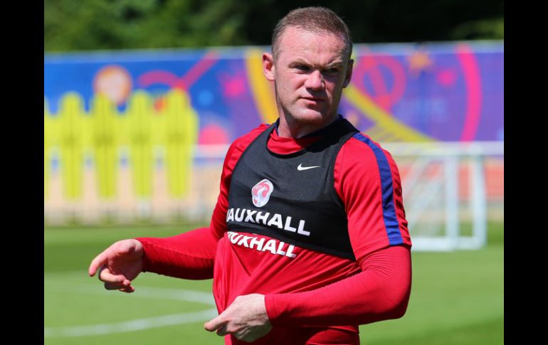 Wayne Rooney está en condiciones de regresar a la titularidad con los ingleses. EFE / S.Suki