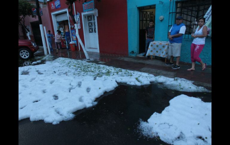 A los habitantes de Analco los sorprendió el granizo que cayó este jueves. EL INFORMADOR / F. Atilano