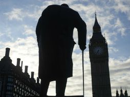 Estatua de Winston Churchill frente a las Casas dle Parlamento. Los partidarios de salir de la UE ganaron el referéndum con 51.9%. AFP / N. Halle'n