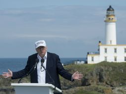 Trump, en la inauguración de un campo de golf de su propiedad en Turnberry, Escocia, norte de Reino Unido. AFP / O. Scarff