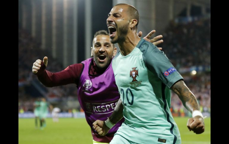 Ricardo Quaresma celebra el gol que le dio el triunfo a Portugal. AP / F. Augstein