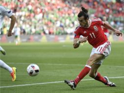 Bale propició el autogol en la victoria de Gales ante Irlanda del Norte. AP / M. Meissner