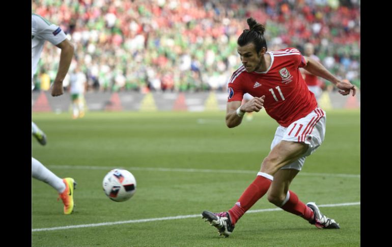 Bale propició el autogol en la victoria de Gales ante Irlanda del Norte. AP / M. Meissner