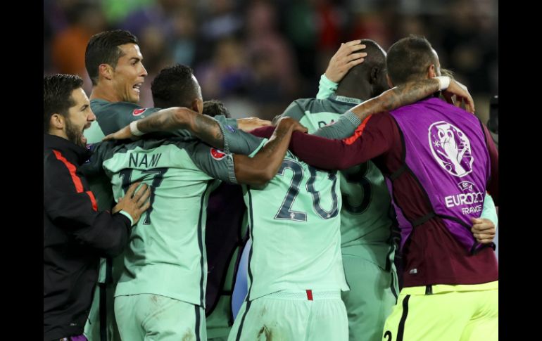 Portugal logró el pase a la siguiente etapa en la Eurocopa con gol de último minuto. EFE / M. Lopes