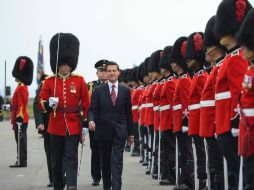 Enrique Peña Nieto pasa revista a las tropas canadienses. FACEBOOK / Presidencia de la República