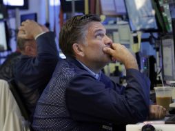 Las bajas se suman a las registradas el viernes, cuando el Dow y el S&P 500 tuvieron sus mayores desplomes desde agosto. AP / R. Drew