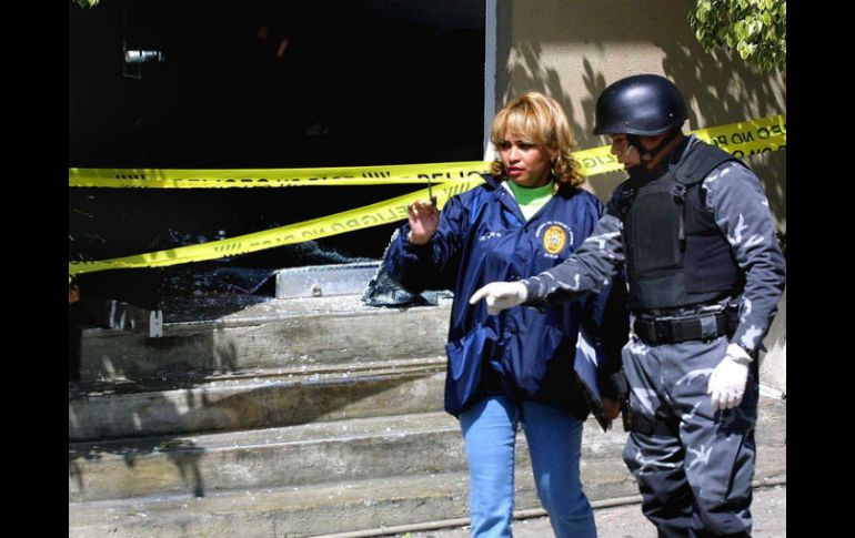 Policías aislaron el sector debido a la amenaza que obligó a interrumpir un día crucial de actividades en la Asociación. AFP / ARCHIVO