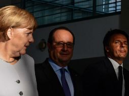 Angela Merkel, François Hollande y Matteo Renzi urgen a Gran Bretaña a apurar su salida. AFP / J. MacDougall