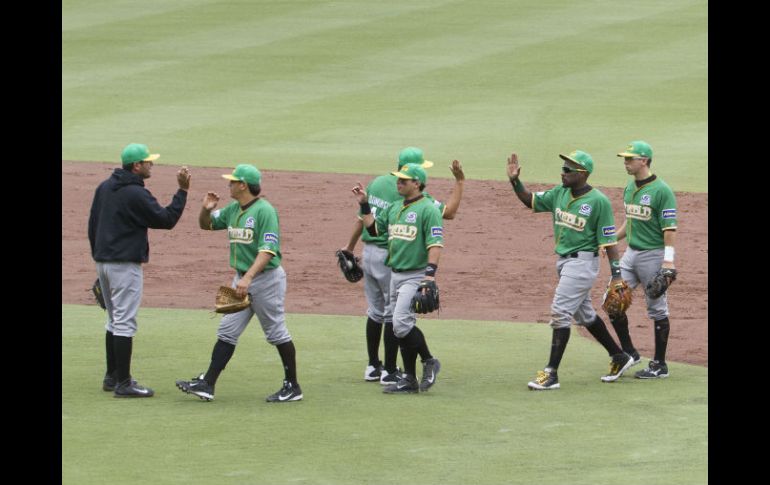 Los “emplumados” marchan por una semana más con el mejor récord de todo el circuito veraniego de pelota y del Sur. NTX / ARCHIVO