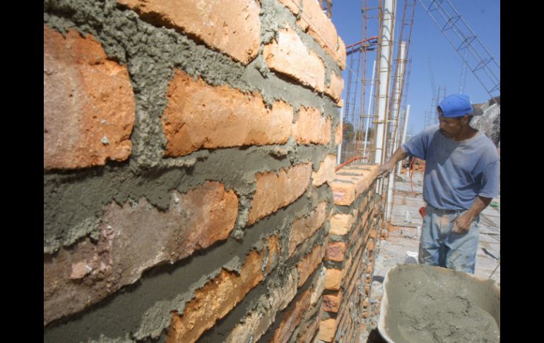 Castillos en esquinas, extremos de muros, refuerzos en perímetro de aberturas, trabes y loza, son las especificaciones mínimas. EL INFORMADOR / ARCHIVO