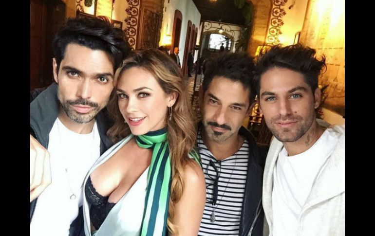 'Que Alegria encontrarme a este trio de guapos!!!!!', esribe la ex de 'El Sol' para acompañar la imagen. INSTAGRAM / aracelyarambula