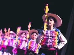 Los niños interpretan a cada región de forma original tanto en música como vestuario. ESPECIAL / Teatro Diana