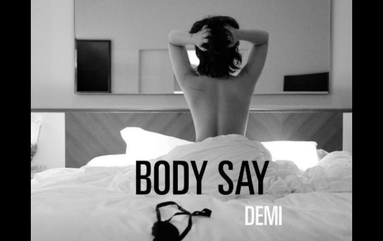 Desde la cama y con sólo con una sábana, Lovato se muestra más sexy que nunca. INSTAGRAM / ddlovato