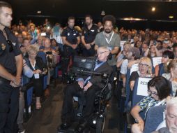 Stephen Hawking expresó hoy su preocupación sobre las consecuencias que tendrá para la ciencia de su país la salida de la UE. EFE / R. de la Rocha