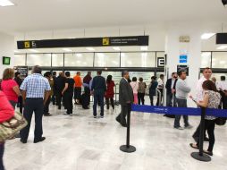 Con el servicio alrededor de 20 mil pasajeros y usuarios contarán con conexión gratuita en todo el aeropuerto. NTX / ARCHIVO