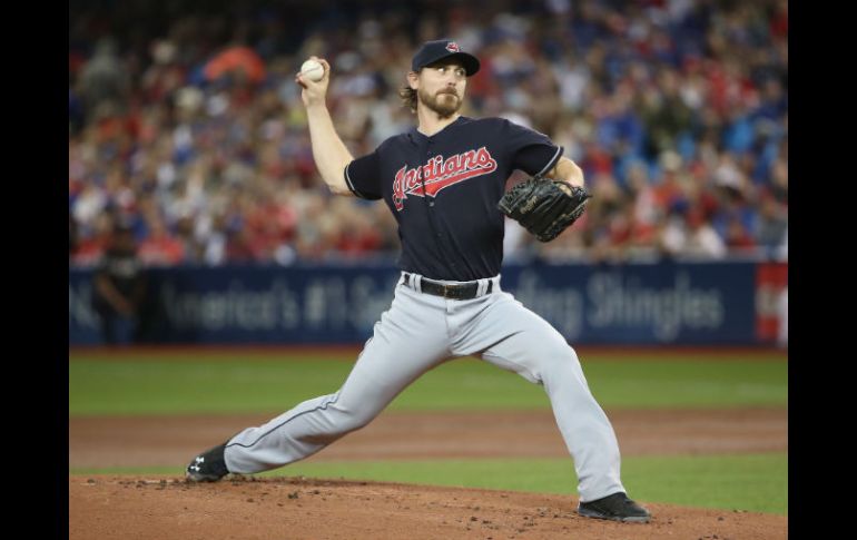 Josh Tomlin. El abridor de los Indios de Cleveland fue uno de los 19 lanzadores que vieron acción ayer en la lomita. AFP / T. Szczerbowski