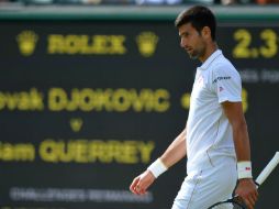 En un partido interrumpido por la lluvia, Djokovic se quedó sin la posibilidad de ganar su tercer Grand Slam del año. AFP / G. Kirk