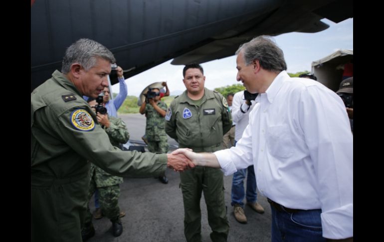 Meade resaltó que con esas poco más de dos mil tiendas surtidas se garantiza la venta de productos de primera necesidad. NTX / ARCHIVO