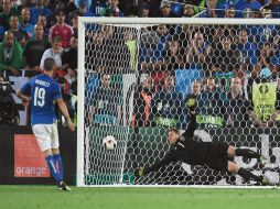 Revancha. Leonardo Bonucci (#19), quien había vencido a Neuer en el minuto 78, no pudo repetir en la tanda de penaltis. AFP /