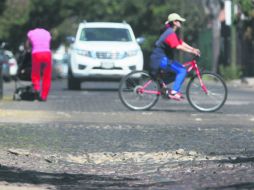 Paciencia. Autoridades afirman que trabajar en empedrado es más complicado que sólo repavimentar. EL INFORMADOR / A. Hinojosa