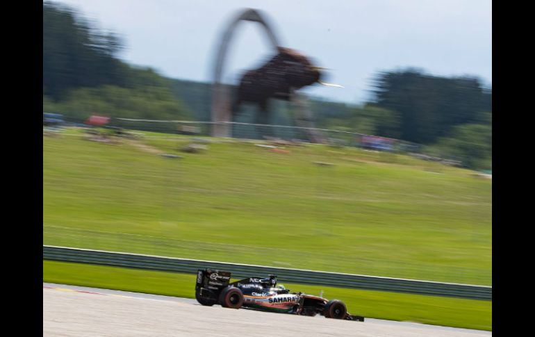 “Checo” se había metido en los puntos poco después de la primera mitad de la carrera, por lo que el resultado final le molesta. EFE / ARCHIVO