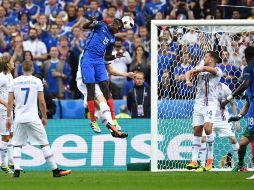 Acción del gol de Pogba ante la Selección de Islandia. AFP / F.Fife