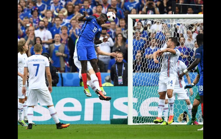 Acción del gol de Pogba ante la Selección de Islandia. AFP / F.Fife